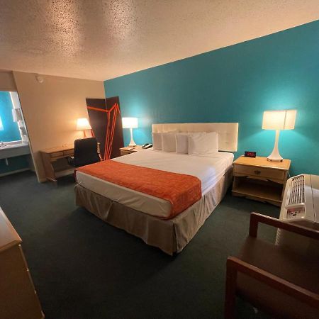 Howard Johnson By Wyndham Bakersfield Exteriér fotografie