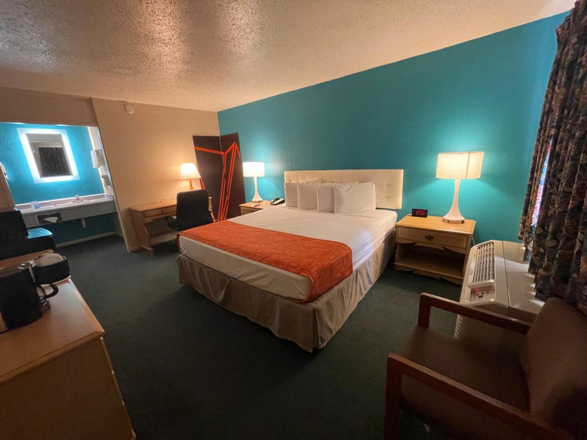Howard Johnson By Wyndham Bakersfield Exteriér fotografie