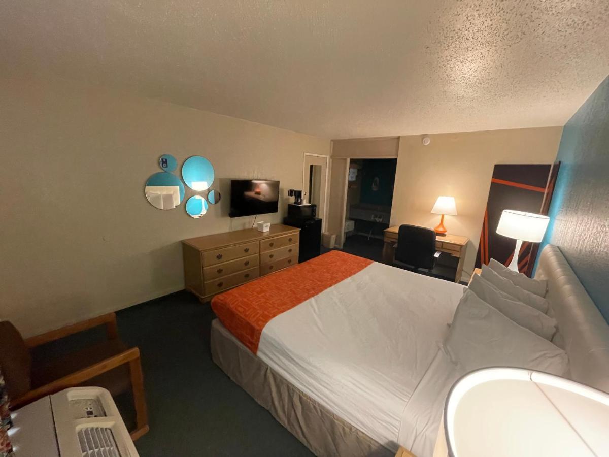 Howard Johnson By Wyndham Bakersfield Exteriér fotografie