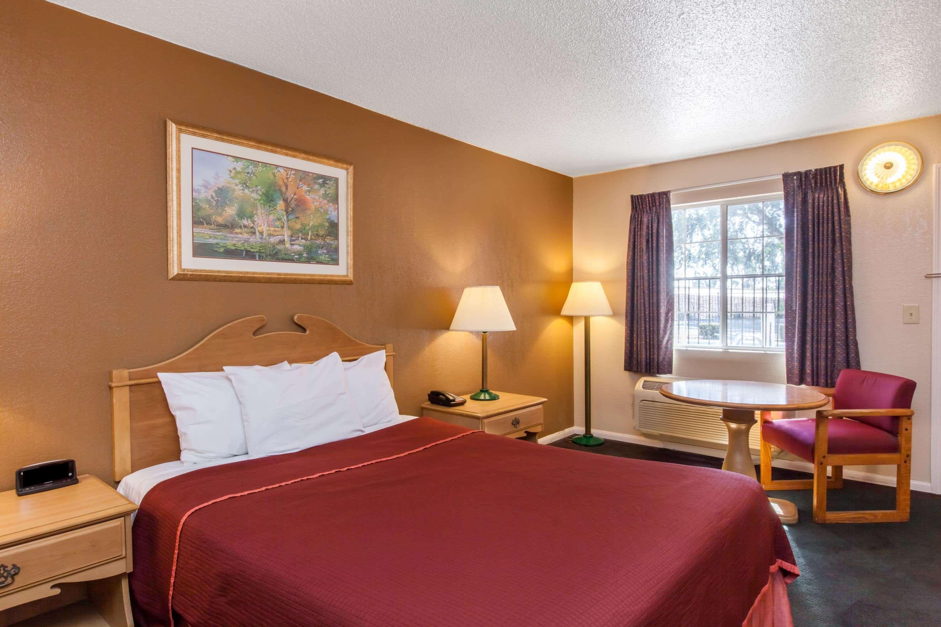 Howard Johnson By Wyndham Bakersfield Exteriér fotografie