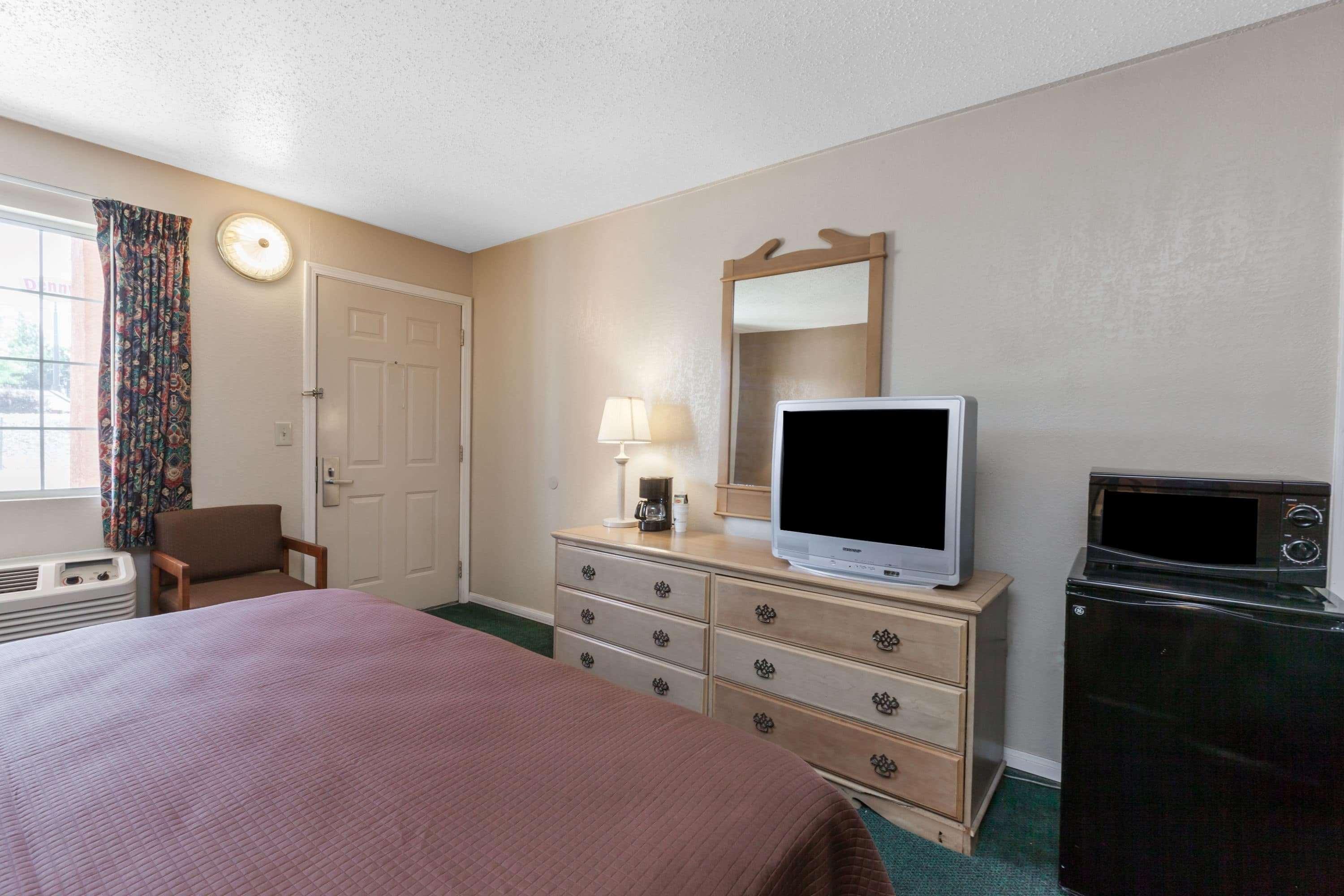Howard Johnson By Wyndham Bakersfield Exteriér fotografie