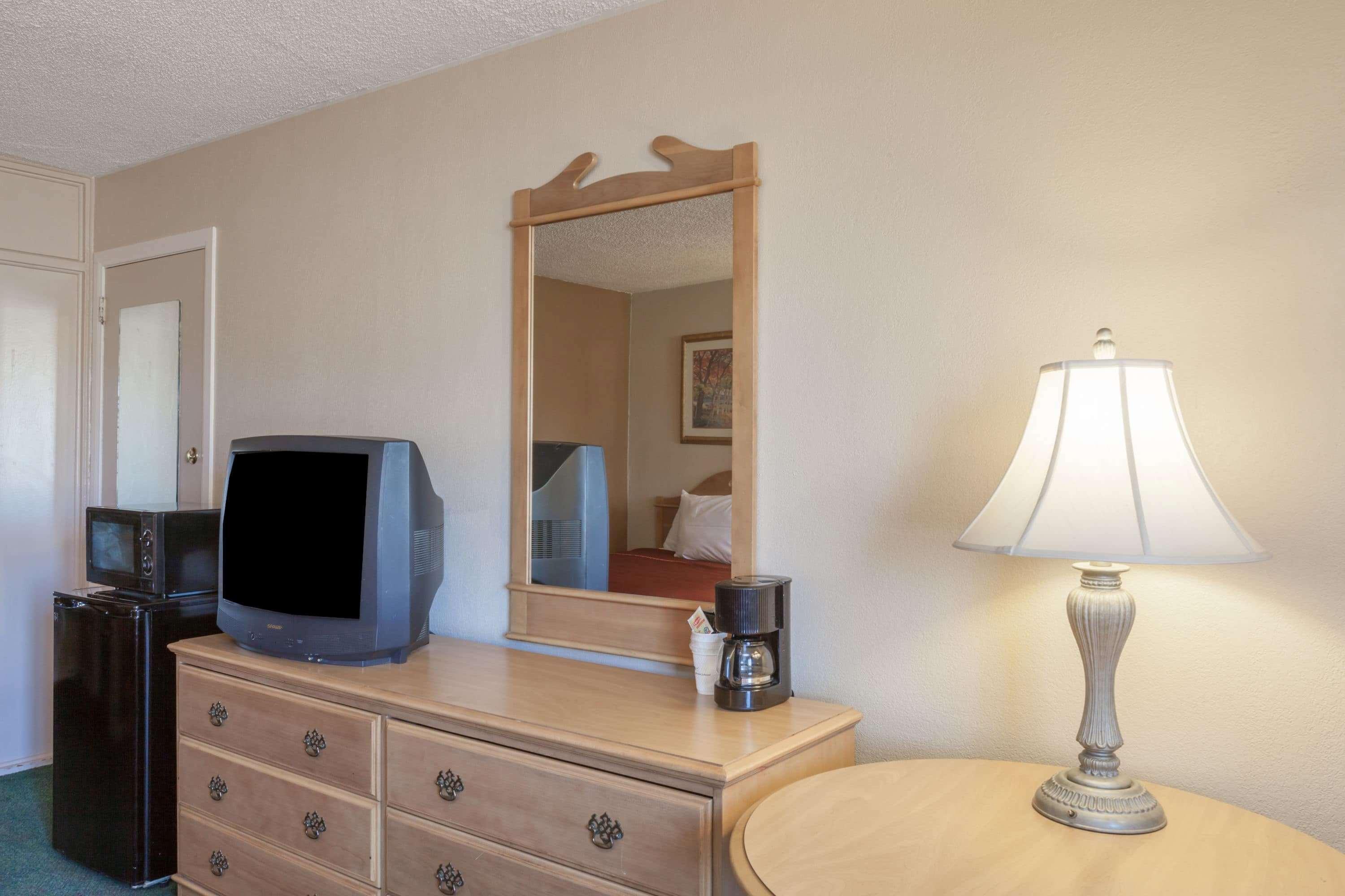 Howard Johnson By Wyndham Bakersfield Exteriér fotografie