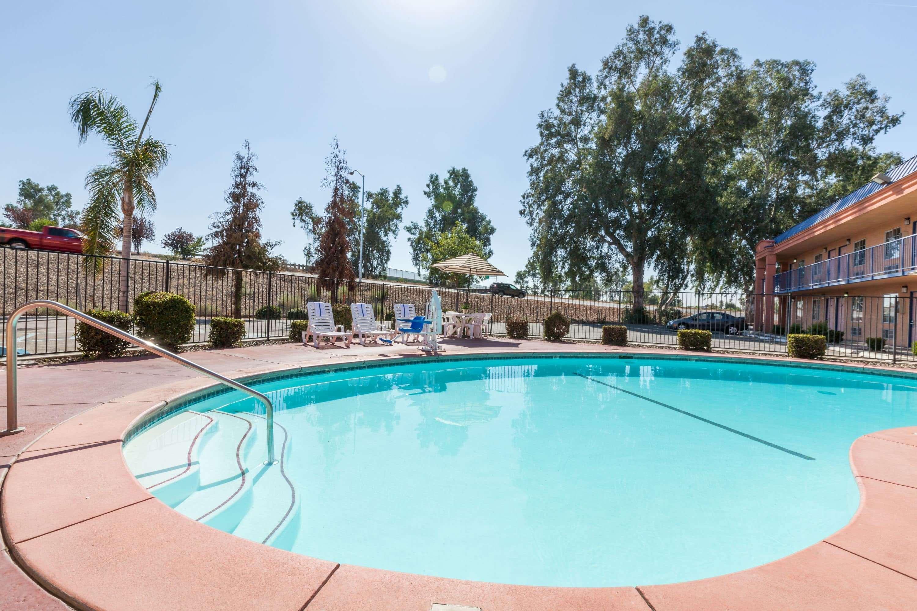 Howard Johnson By Wyndham Bakersfield Exteriér fotografie