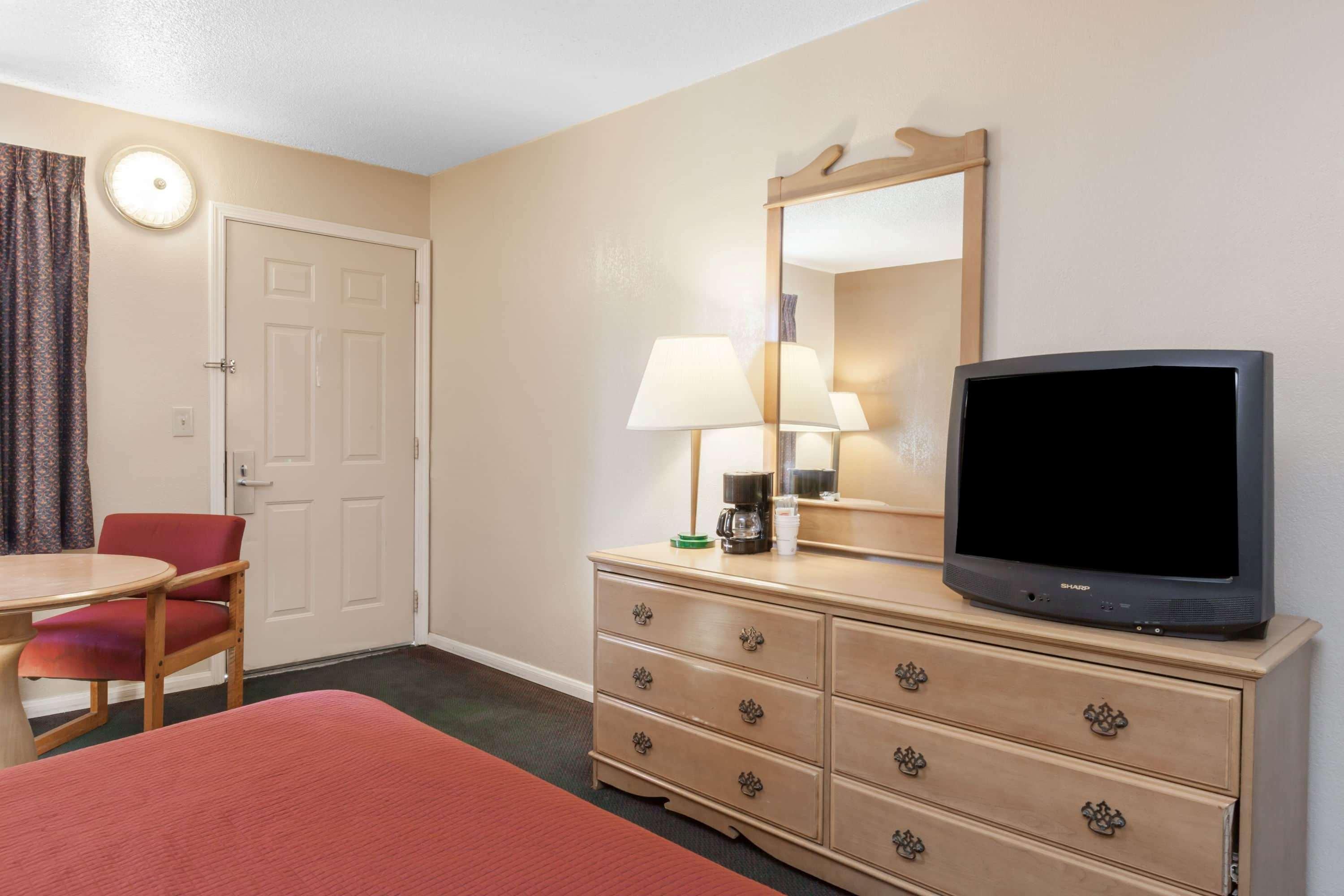 Howard Johnson By Wyndham Bakersfield Exteriér fotografie