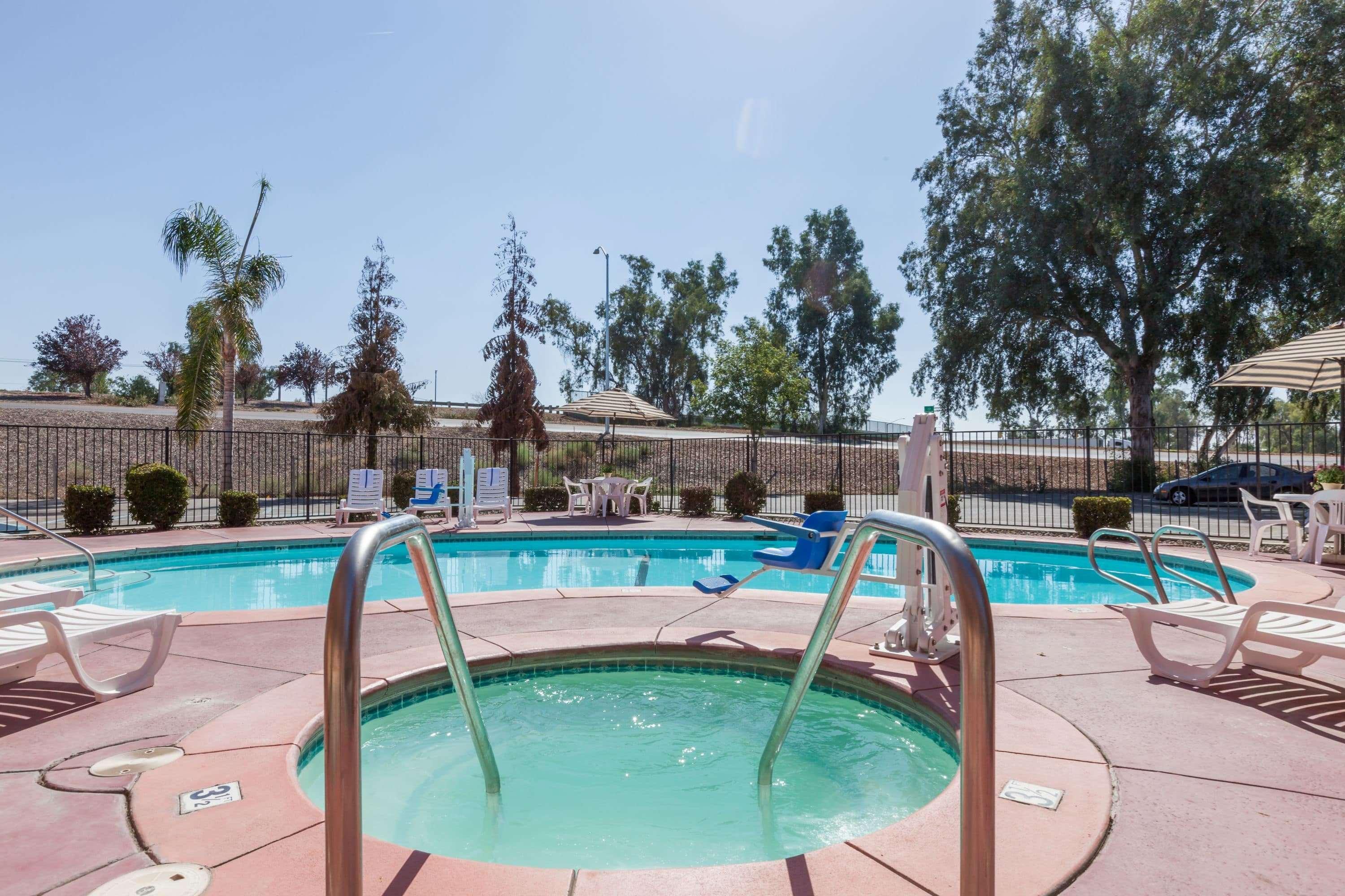 Howard Johnson By Wyndham Bakersfield Exteriér fotografie